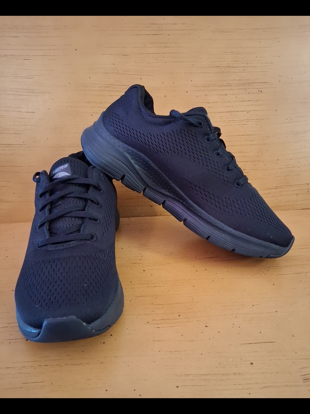 Skechers Arch Fit Black Athletic Sneakers - Picture 5 of 7